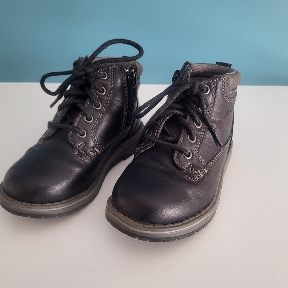 Eddie Bauer Toddler size 8 Boots - Picture 2 of 6